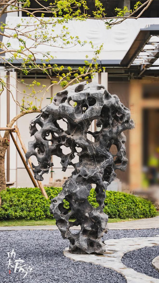 芯“超配”产品总价150万起！爱游戏平台首日登记已破百！禅桂(图20)