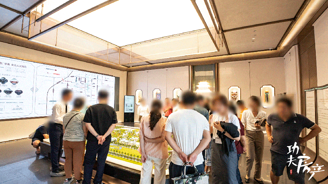 芯“超配”产品总价150万起！爱游戏平台首日登记已破百！禅桂(图31)